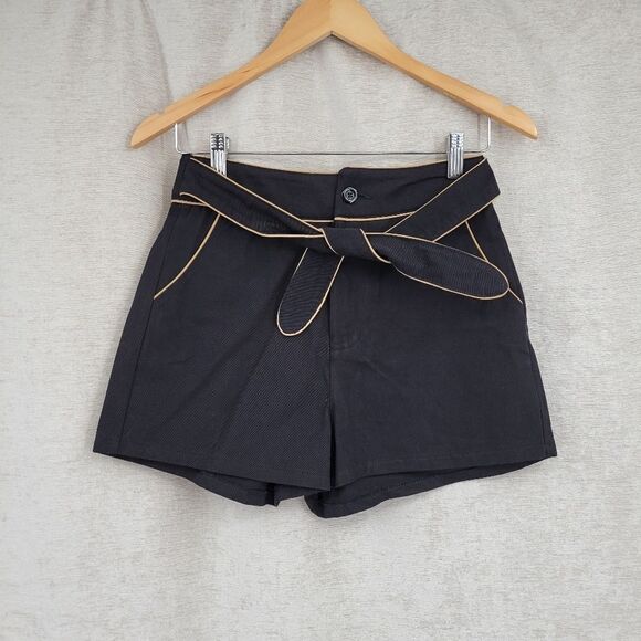 Le Lis Black High-waisted Belted Shorts with Taupe Piping Trim Women's Small NWT - Picture 1 of 11